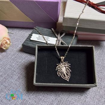 Mặt dây chuyền đậu bạc hình lá phong