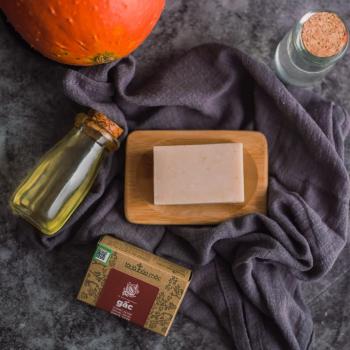 Soap Gấc- Xà bông thảo mộc