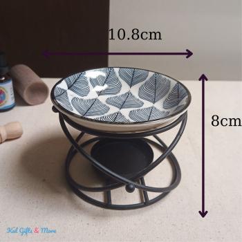 Đèn xông đốt tinh dầu khung sắt tinh cầu đen đĩa lông vũ 